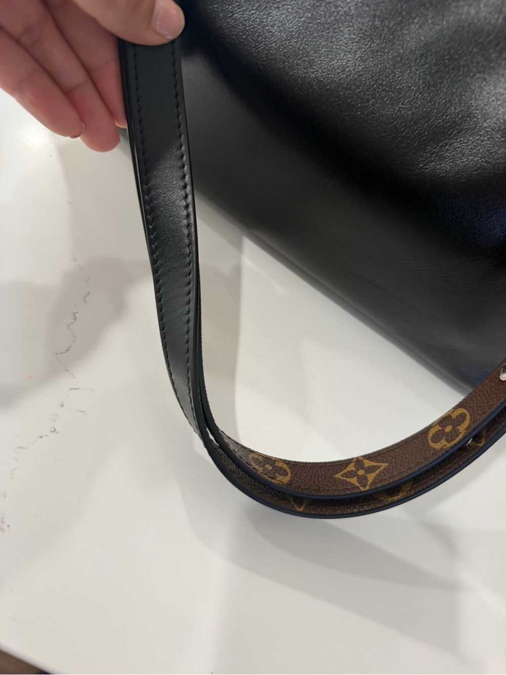 Louis Vuitton Black CarryAll East-West Shoulder Bag with Monogram Tag - Picture 6 of 15
